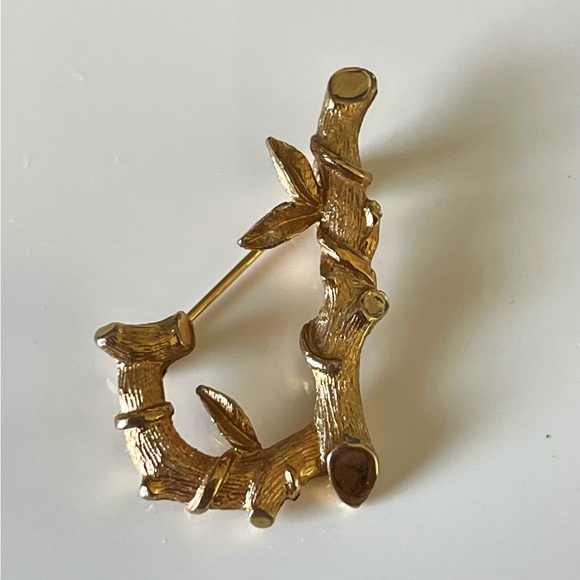 Sarah Coventry Gold Nature-Inspired Brooch - Picture 1 of 3